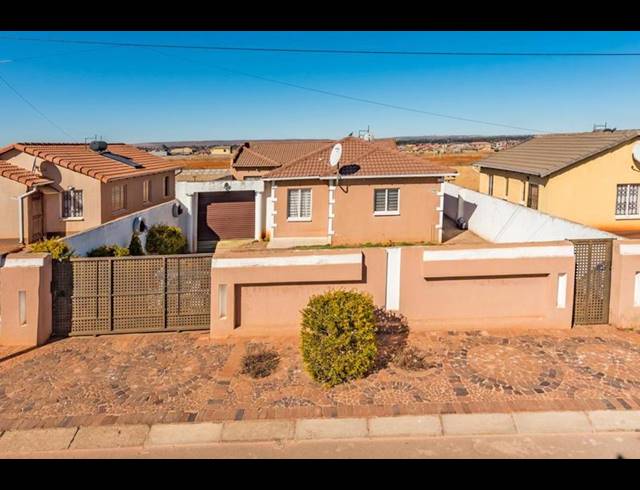 3 BEDROOM HOUSE FOR SALE IN PROTEA GLEN EXT